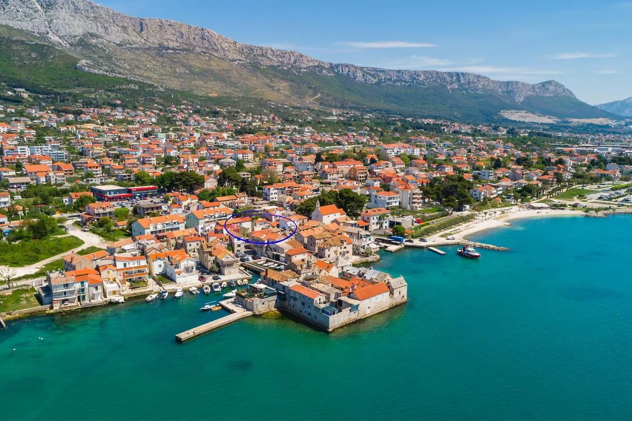Aryjina Kuca, Mountain & Seaview Studio Apartment - Rooftop Terrace Kastela Holiday home