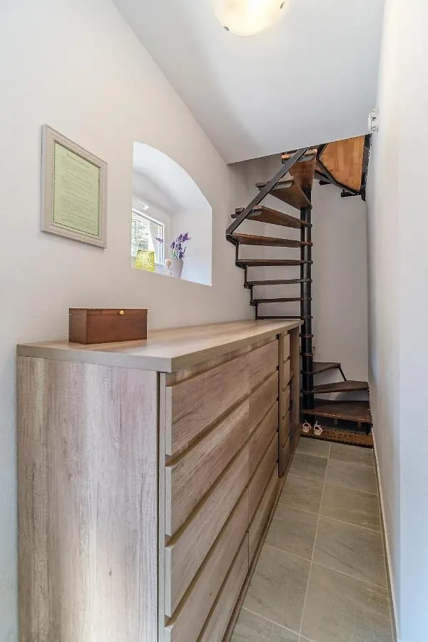 Holiday home Aryjina Kuca, Mountain & Seaview Studio Apartment - Rooftop Terrace Kastela Croatia