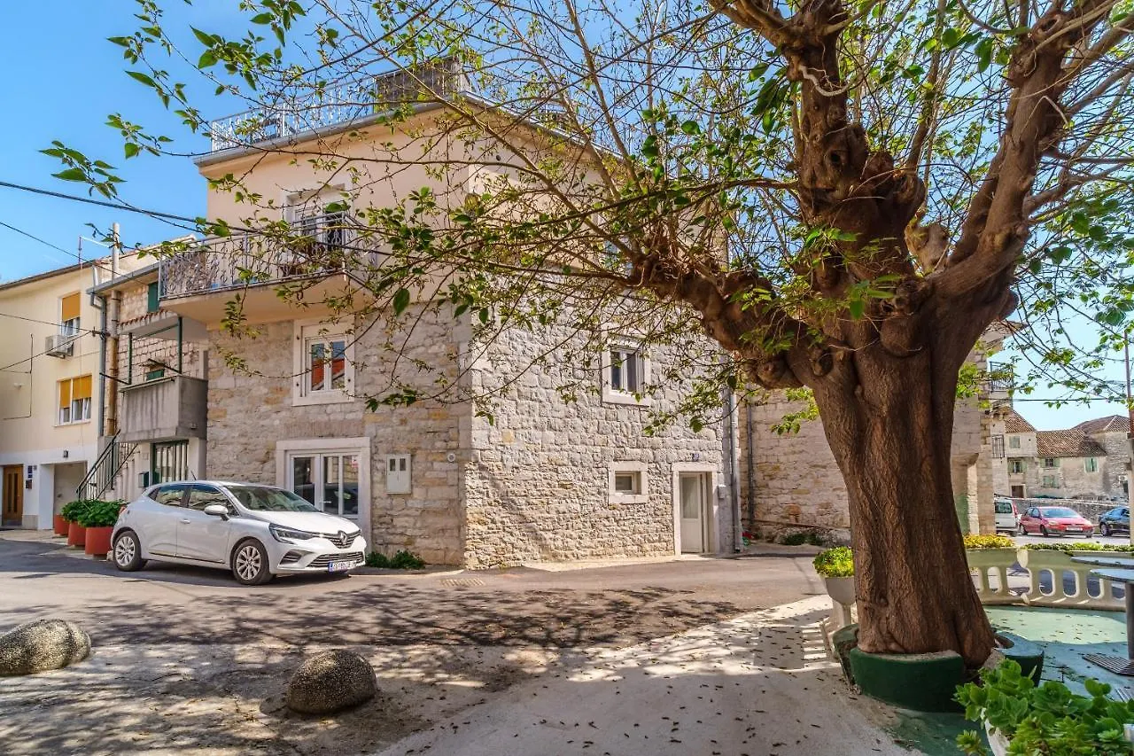 Holiday home Aryjina Kuca, Mountain & Seaview Studio Apartment - Rooftop Terrace Kastela Croatia