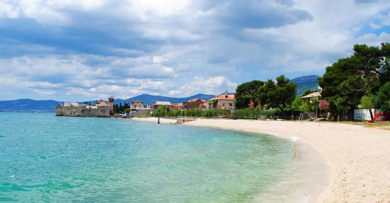 Aryjina Kuca, Mountain & Seaview Studio Apartment - Rooftop Terrace Kastela Holiday home