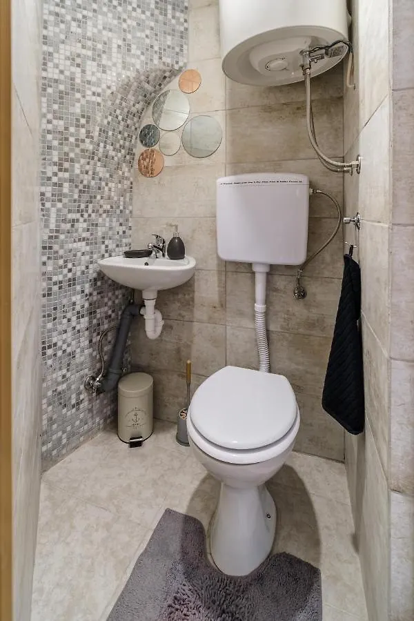 Aryjina Kuca, Mountain & Seaview Studio Apartment - Rooftop Terrace Kastela