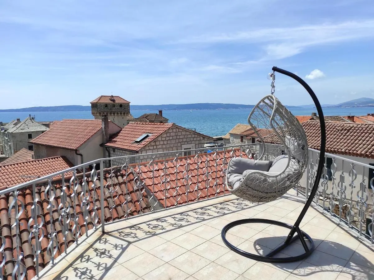 Aryjina Kuca, Mountain & Seaview Studio Apartment - Rooftop Terrace Kastela 0*,  Croatia