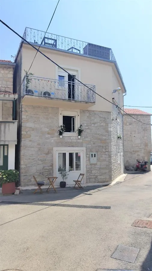 Aryjina Kuca, Mountain & Seaview Studio Apartment - Rooftop Terrace Kastela 0*,