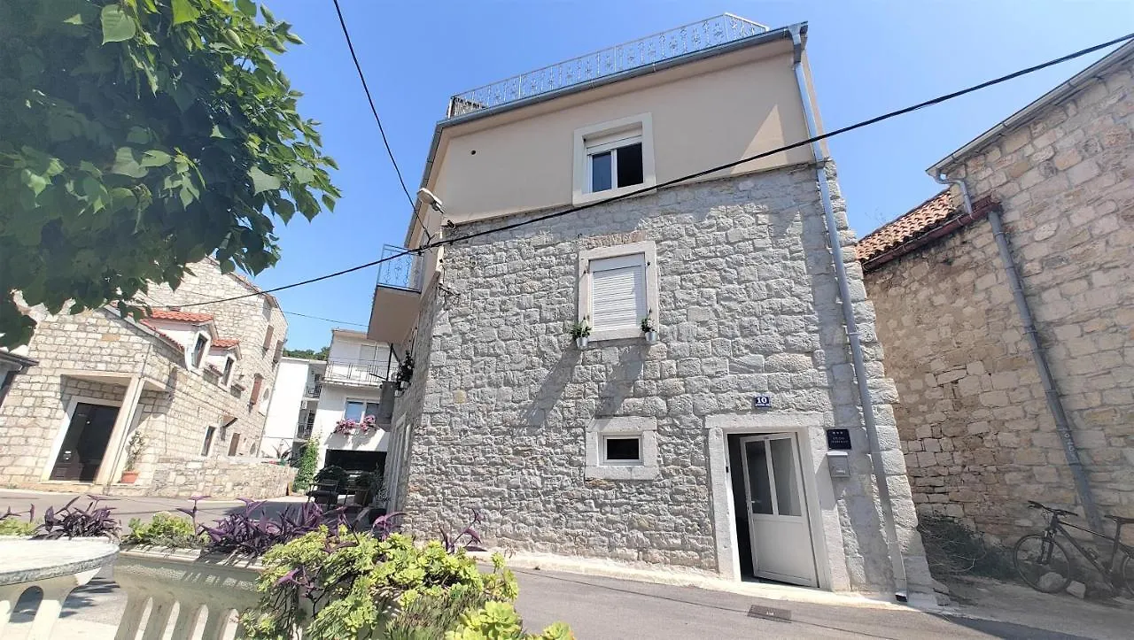 Holiday home Aryjina Kuca, Mountain & Seaview Studio Apartment - Rooftop Terrace Kastela