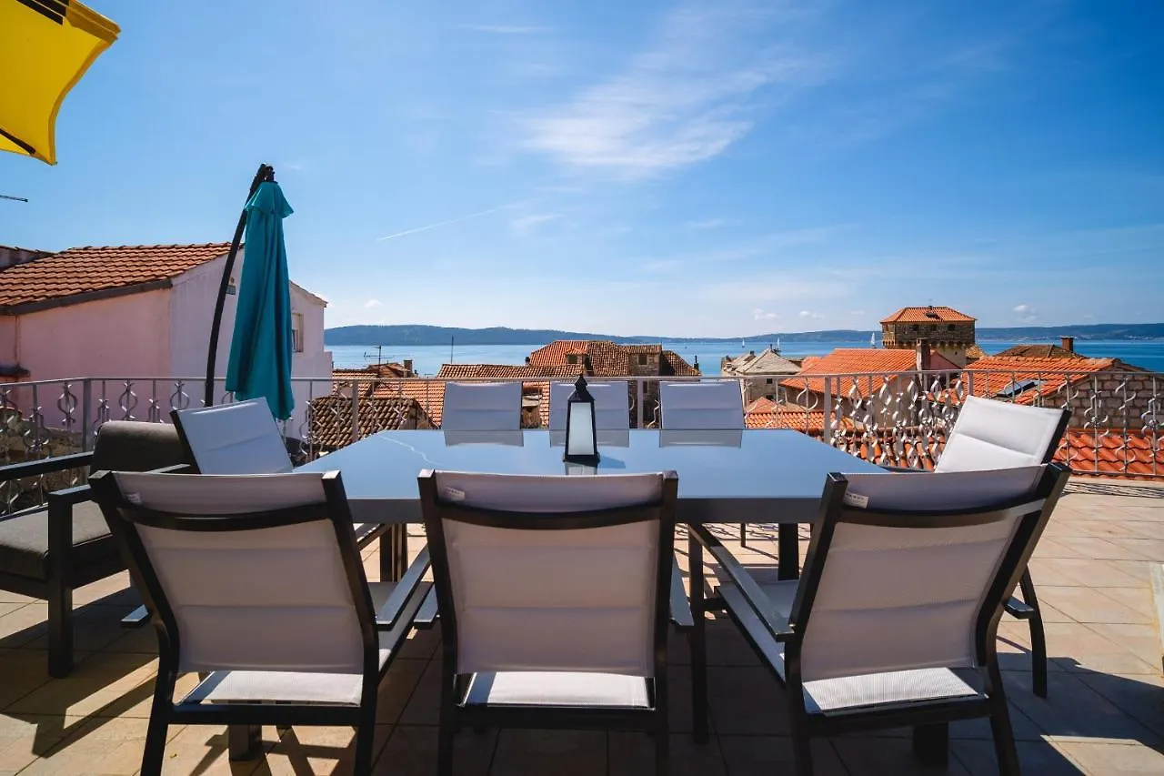 Aryjina Kuca, Mountain & Seaview Studio Apartment - Rooftop Terrace Kastela Holiday home