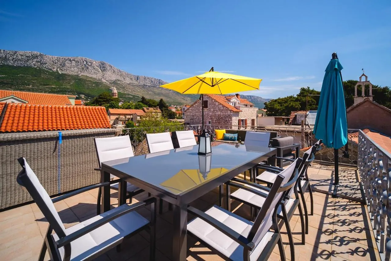 Aryjina Kuca, Mountain & Seaview Studio Apartment - Rooftop Terrace Kastela Croatia