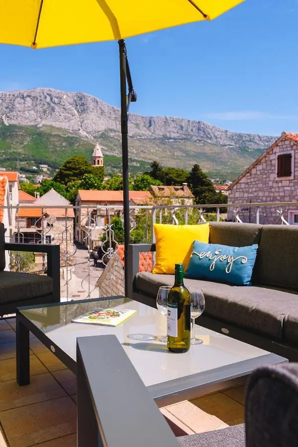 Aryjina Kuca, Mountain & Seaview Studio Apartment - Rooftop Terrace Kastela Holiday home