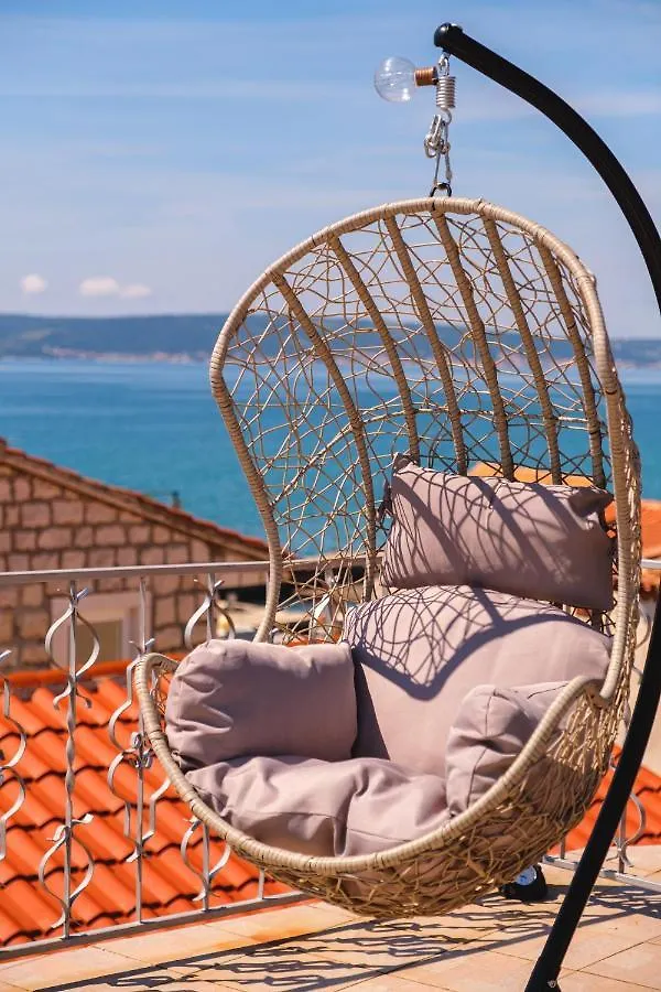 Aryjina Kuca, Mountain & Seaview Studio Apartment - Rooftop Terrace Kastela