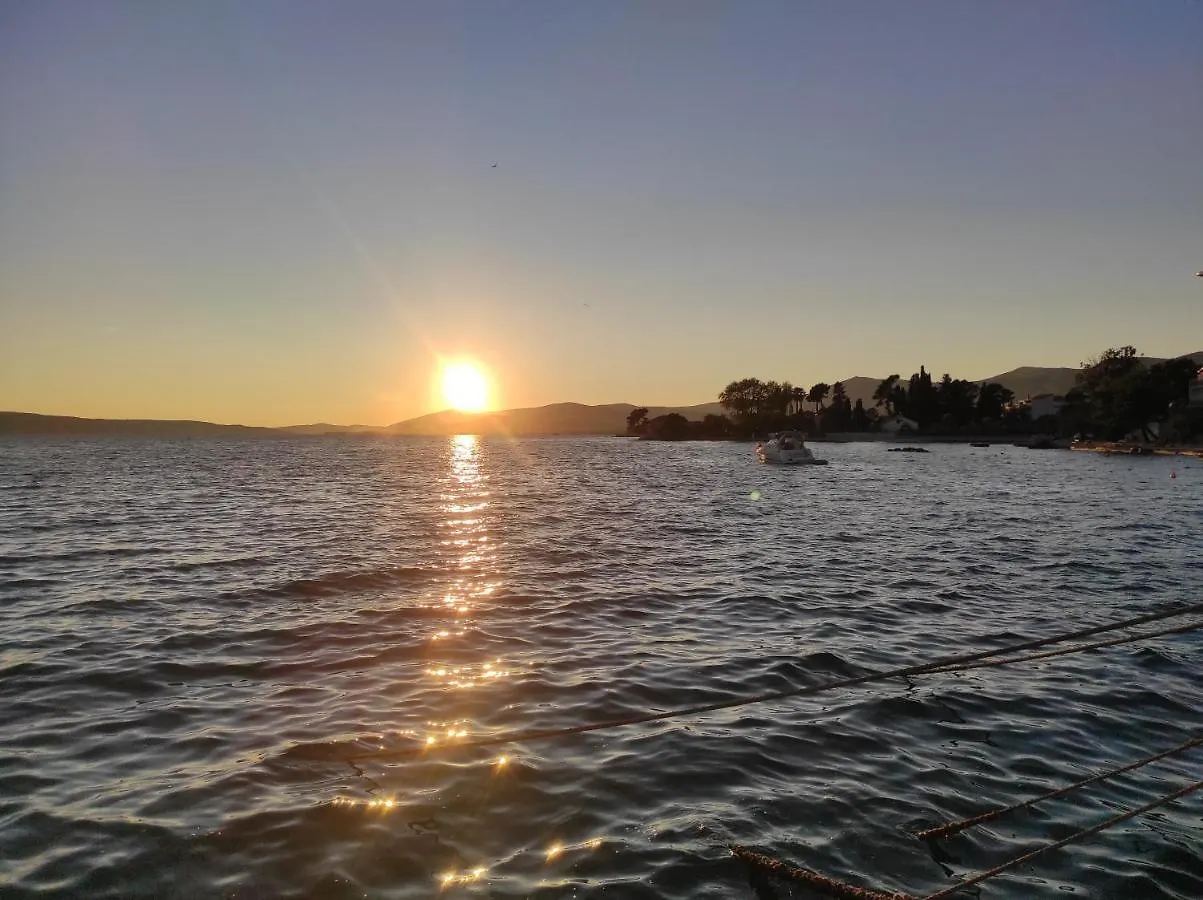 Holiday home Aryjina Kuca, Mountain & Seaview Studio Apartment - Rooftop Terrace Kastela