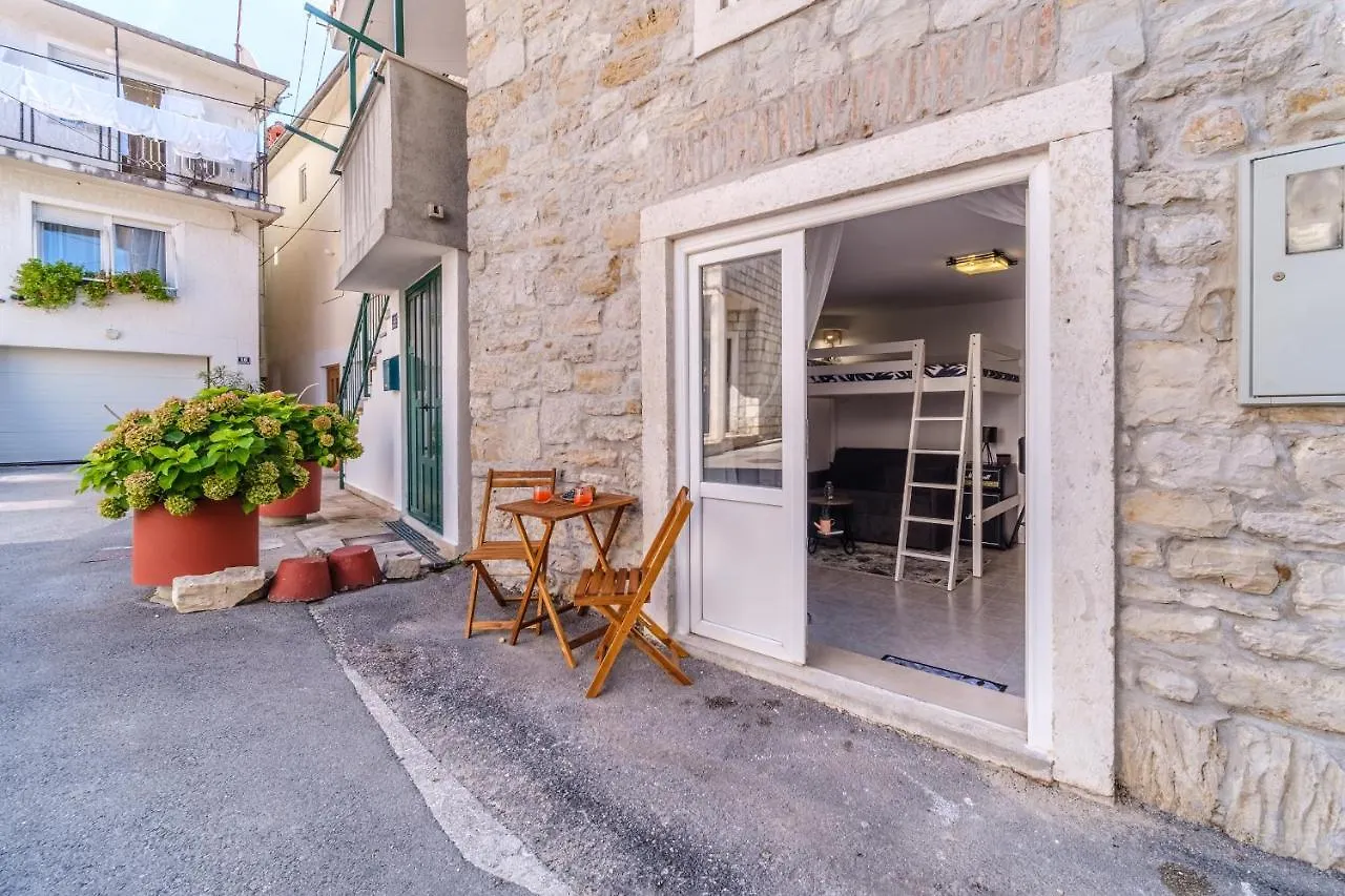 Holiday home Aryjina Kuca, Mountain & Seaview Studio Apartment - Rooftop Terrace Kastela