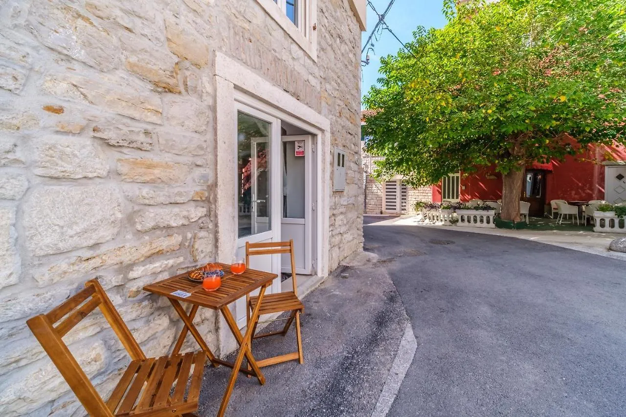 Aryjina Kuca, Mountain & Seaview Studio Apartment - Rooftop Terrace Kastela 0*,