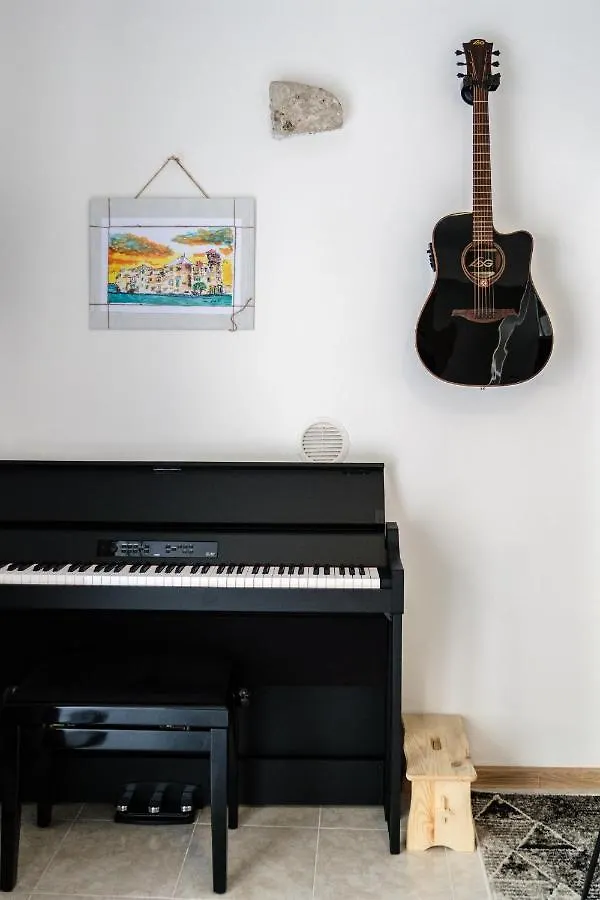 Aryjina Kuca, Mountain & Seaview Studio Apartment - Rooftop Terrace Kastela Holiday home